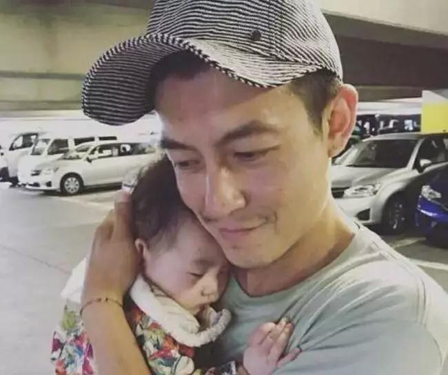 10年后再看“*照门艳**”：3个主人公已经走出那道门，你呢？