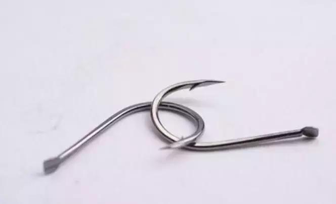 钓鱼教程跟钓友学的绑鱼钩方法,钓鱼技巧怎么绑鱼钩