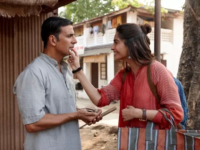 这个穿上女式*裤内**,血漏裤子,成全村变态的他,为爱造出了卫生巾