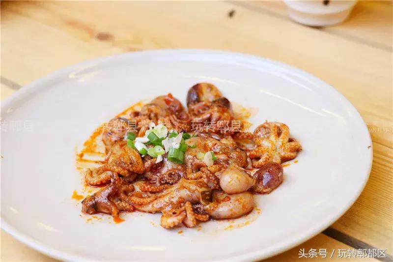 又一家高颜值花园音乐烤吧入驻郫都，趁五一快去痛快的搓一顿吧！