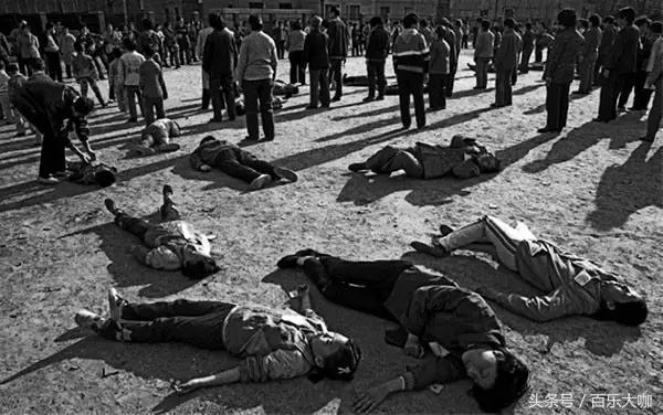 80年代的北京还不堵车车辆很少,80年代的北京牌汽车