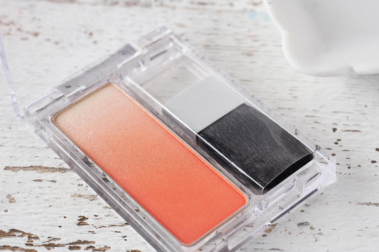 彩妆夏季限定腮红色号搭配图片,小长假美妆出行