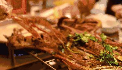 没有什么是一顿全羊宴解决不了,没有什么是一顿羊排解决不了的事