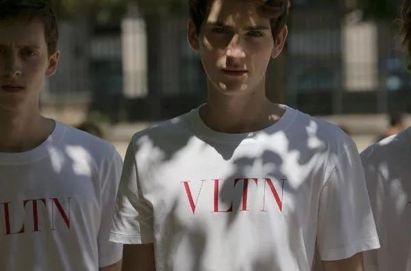 夏天必不可少的t恤,十大最好看潮款t恤