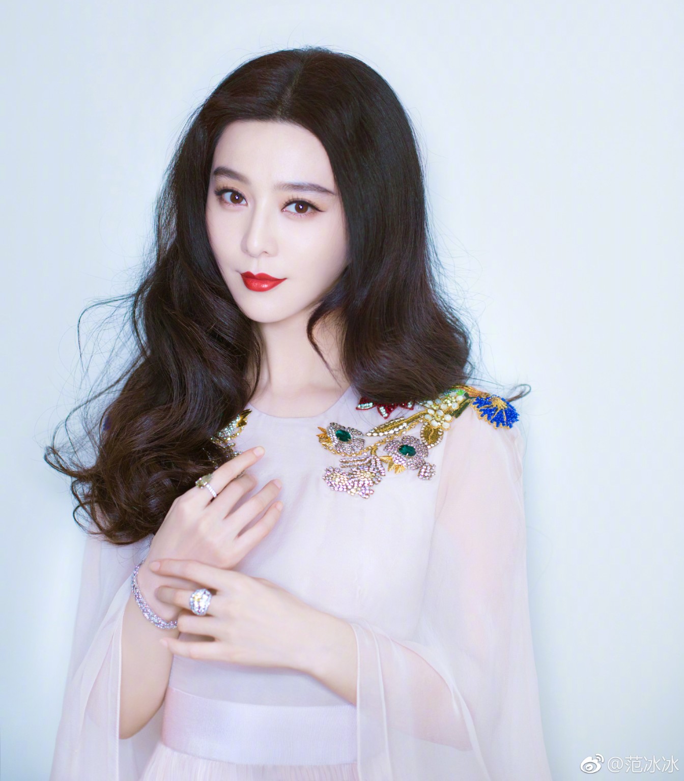 范冰冰热情的亲吻！让多少旁人羡慕死了