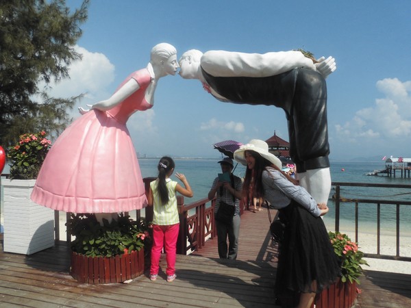 鍥涙湀骞胯タ椋庢櫙,鍥涙湀娴峰崡瀹炴媿