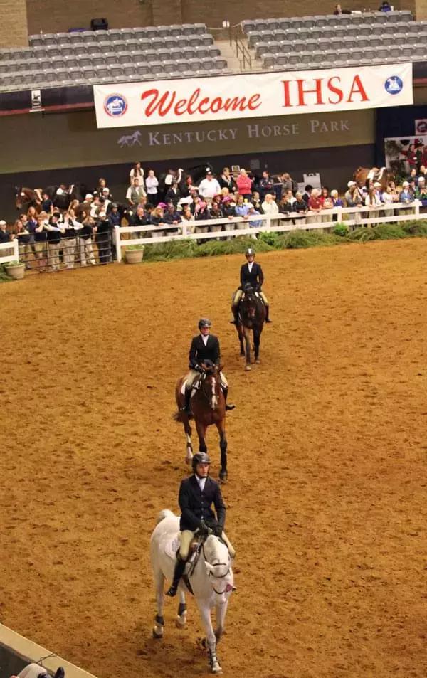 马术顶级骑手缰绳练习,马术骑手手臂和肩膀练习