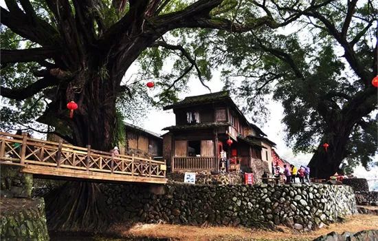 离厦门200公里的城市,离厦门十来分钟的小城