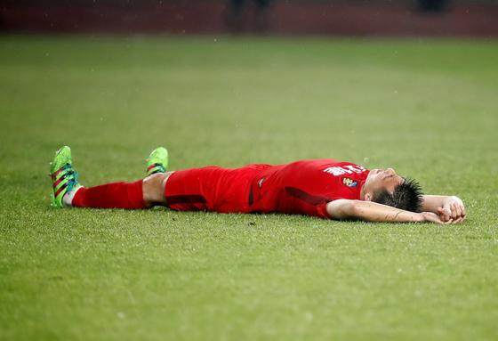 权健旧将维特塞尔神级倒钩,补时世界波破僵93分钟倒钩绝平