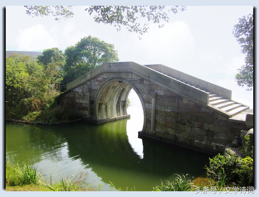 百花潭水即沧浪下一句是什么,万里桥西一草堂百花潭水即沧浪