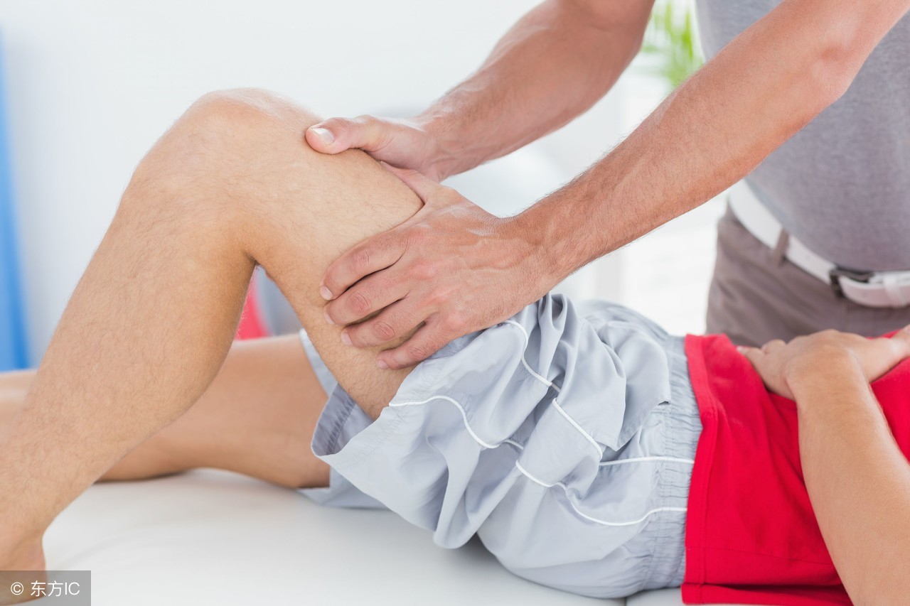 大腿撞伤康复训练,大腿肌肉打球被撞伤怎么恢复