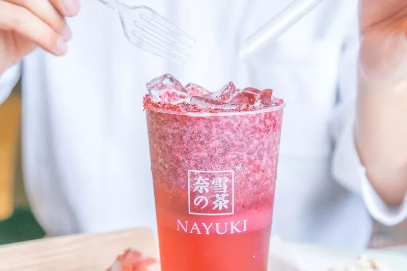 魔都第2家奈雪终于开了，还带来霸气杨梅，喝了会上瘾！