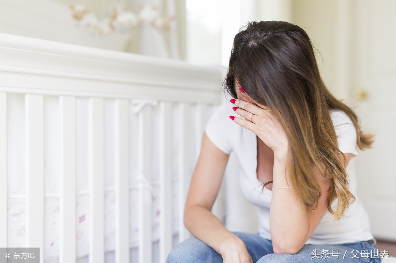 产后妈妈为什么会漏奶及解决方法,产后容易漏尿怎么办