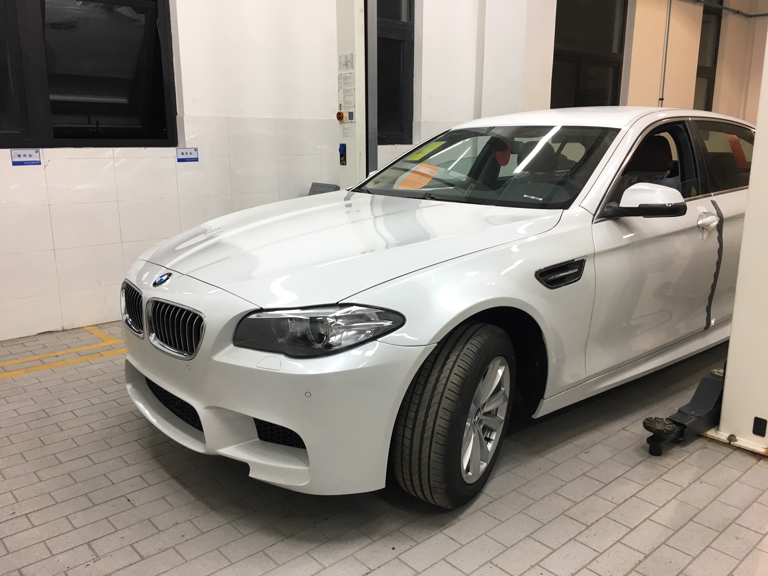 撞了豪车赔不起怎么办,撞到豪车赔不起怎么办买什么保险