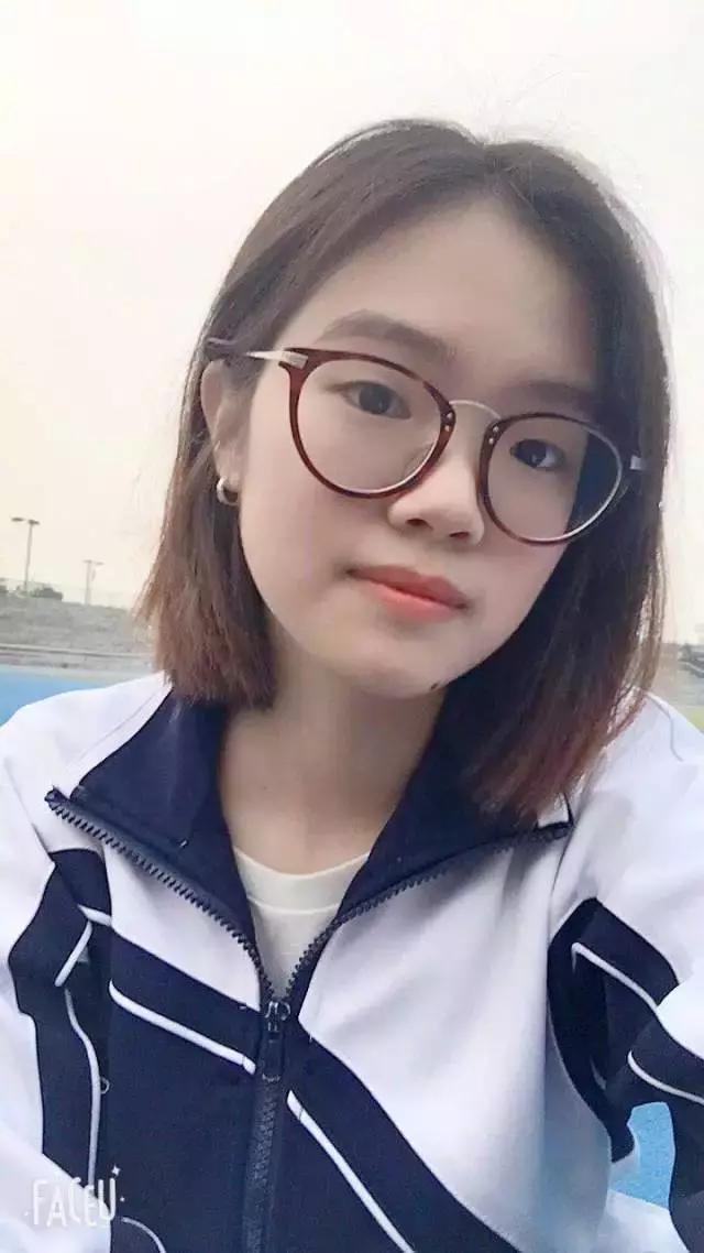 我在西乡中学，等一个人！