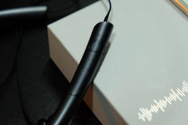 z1运动蓝牙耳机,z1蓝牙耳机跟f1哪个好