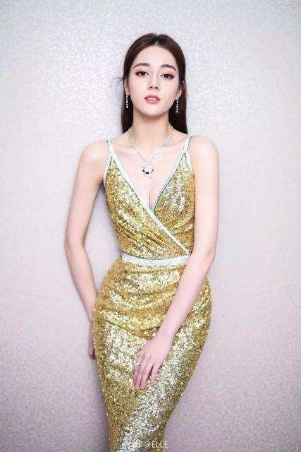 热巴好身材全在屁股上了！蝴蝶臀完胜杨幂，baby也只能甘拜下风！