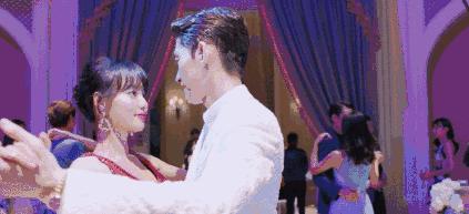 张钧甯被鱼尾裙坑了？她身上这条美上热搜的礼服裙被质疑是山寨的