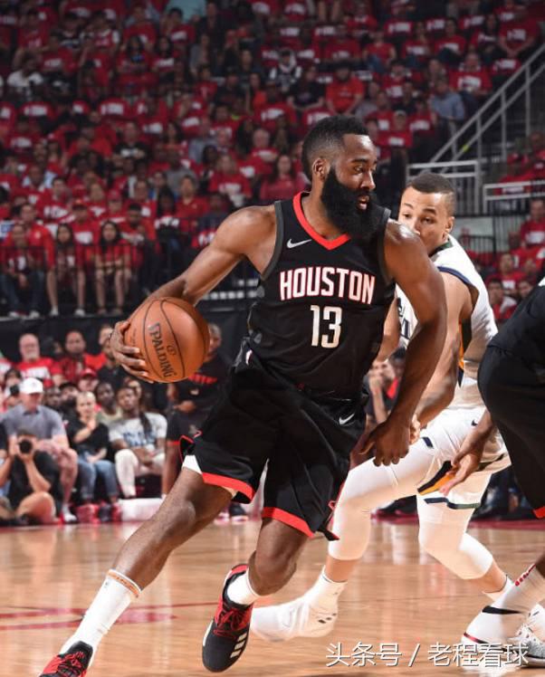 吹哈登连续两个进攻犯规,澳大利亚进攻犯规