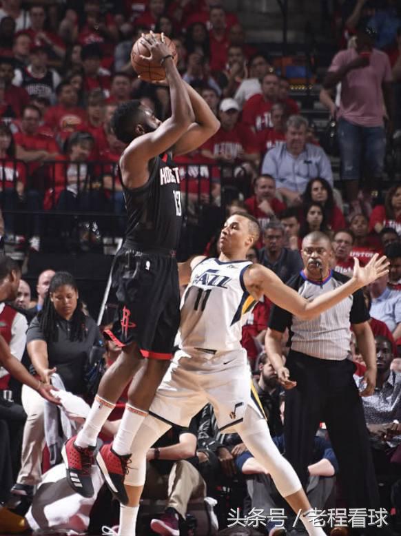 吹哈登连续两个进攻犯规,澳大利亚进攻犯规