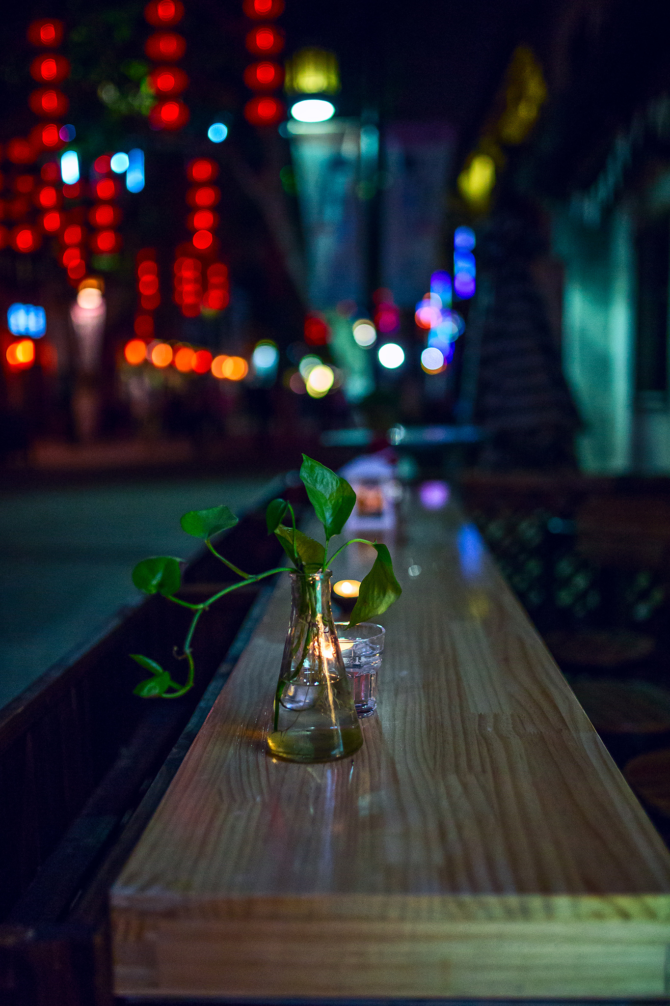 无锡南长街夜景视频,描述无锡南长街夜景的句子