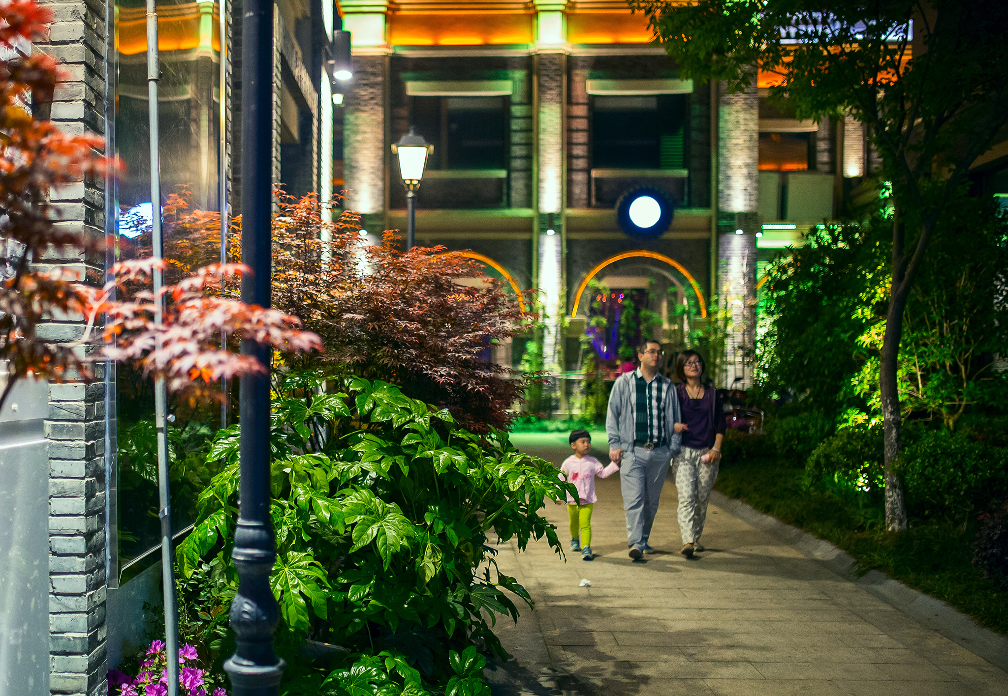 无锡南长街夜景视频,描述无锡南长街夜景的句子