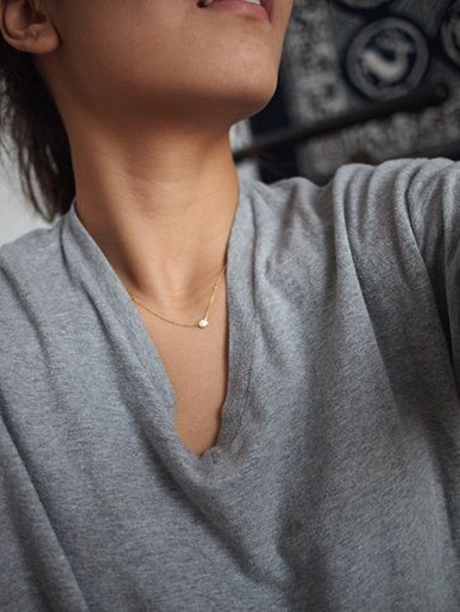 唐嫣同款钻石锁骨项链中国黄金,唐嫣同款女士经典圆形单钻项链