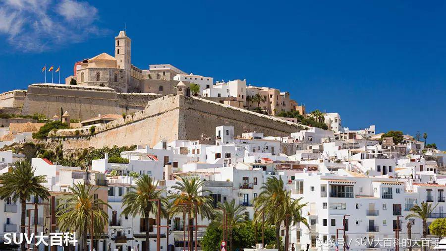 赛道、岛屿、山路还有意大利，讲个车名的工夫就带你游遍半个欧洲