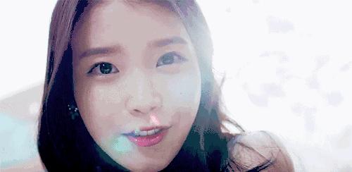 妈妈已经把脸打肿了,我妈把我眼睛打肿了