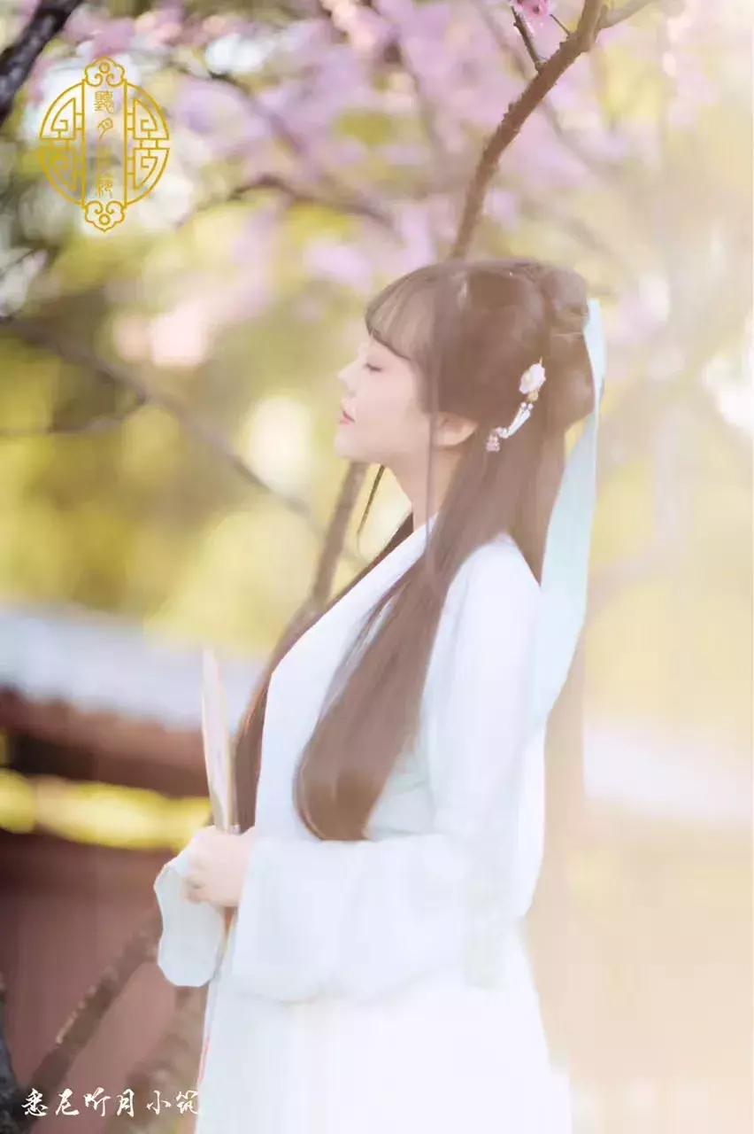 华丽汉服在外国街头惊艳外国人,中国汉服小姐姐美到哭了