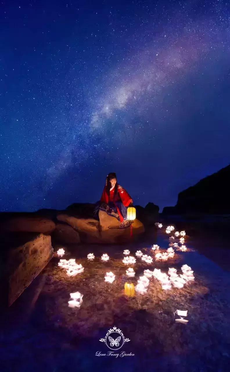 华丽汉服在外国街头惊艳外国人,中国汉服小姐姐美到哭了