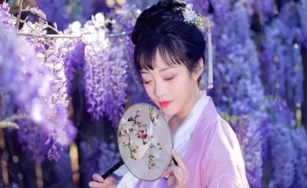 华丽汉服在外国街头惊艳外国人,中国汉服小姐姐美到哭了