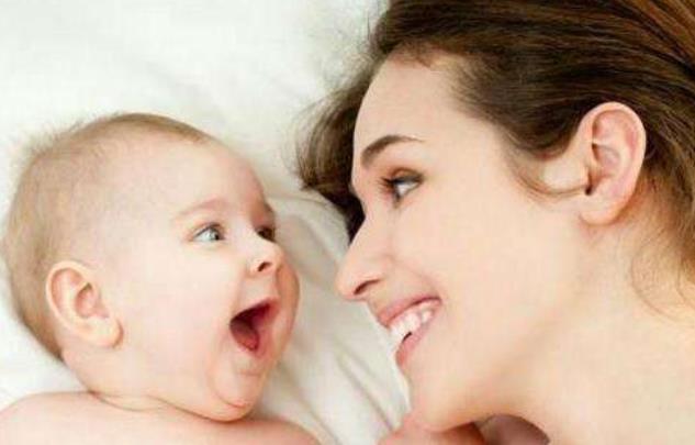 母乳妈妈如何喂奶手不着凉,母乳妈妈怎么喂奶不会出现呛咳