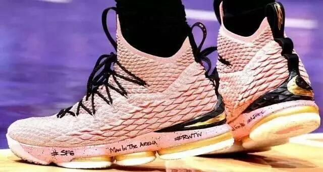 10图看球鞋签字赋予的意义：库里圣经勉励自己，威少球鞋刻着兄弟