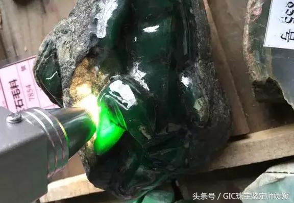 翡翠公盘怎样规避作假,缅甸翡翠公盘投标现场