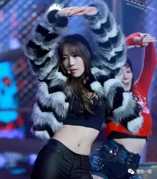 金泰妍露腹肌,金泰妍露腹