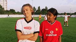 她是平胸的纸片姑娘，却是性感的英伦玫瑰，美得颠倒众生！