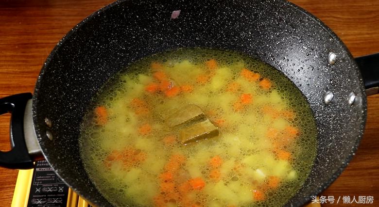 自己在家做好吃的咖喱蛋包饭,网红咖喱蛋包饭上面可加哪些酱