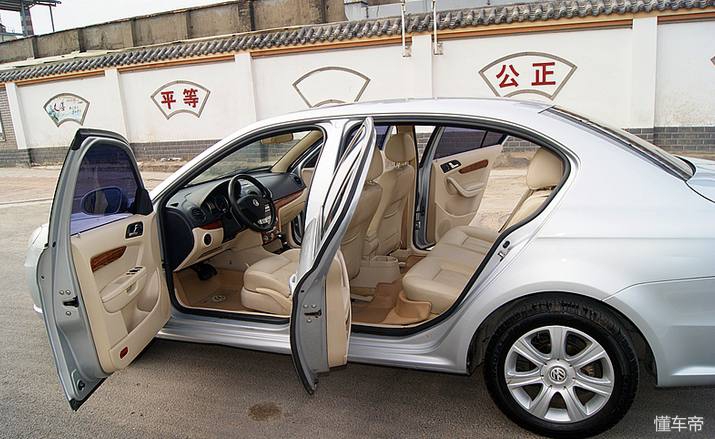 09款大众朗逸底盘详解视频,09年大众朗逸2.0自动二手车多少钱