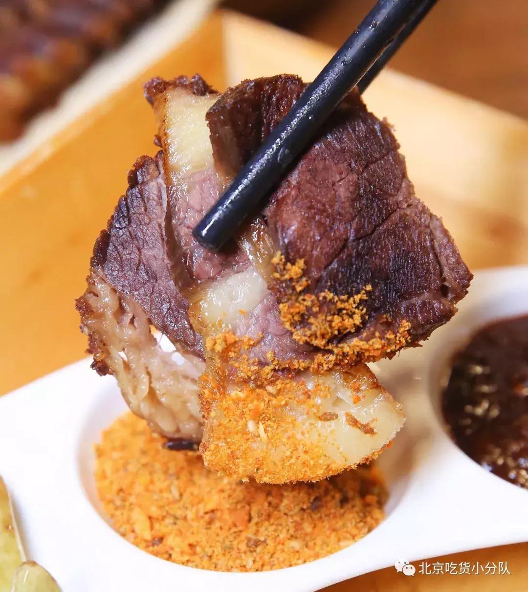 小奶桶烤肉，坐帐篷里吃