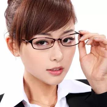 近视眼考驾照戴隐形眼镜还是框架,近视能学b2吗