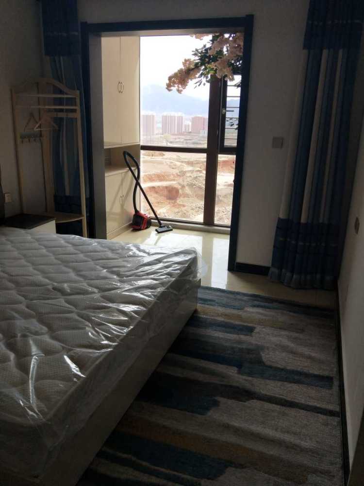 客厅沙发挂画买大了怎么补救,真皮沙发颜色买深了怎么补救