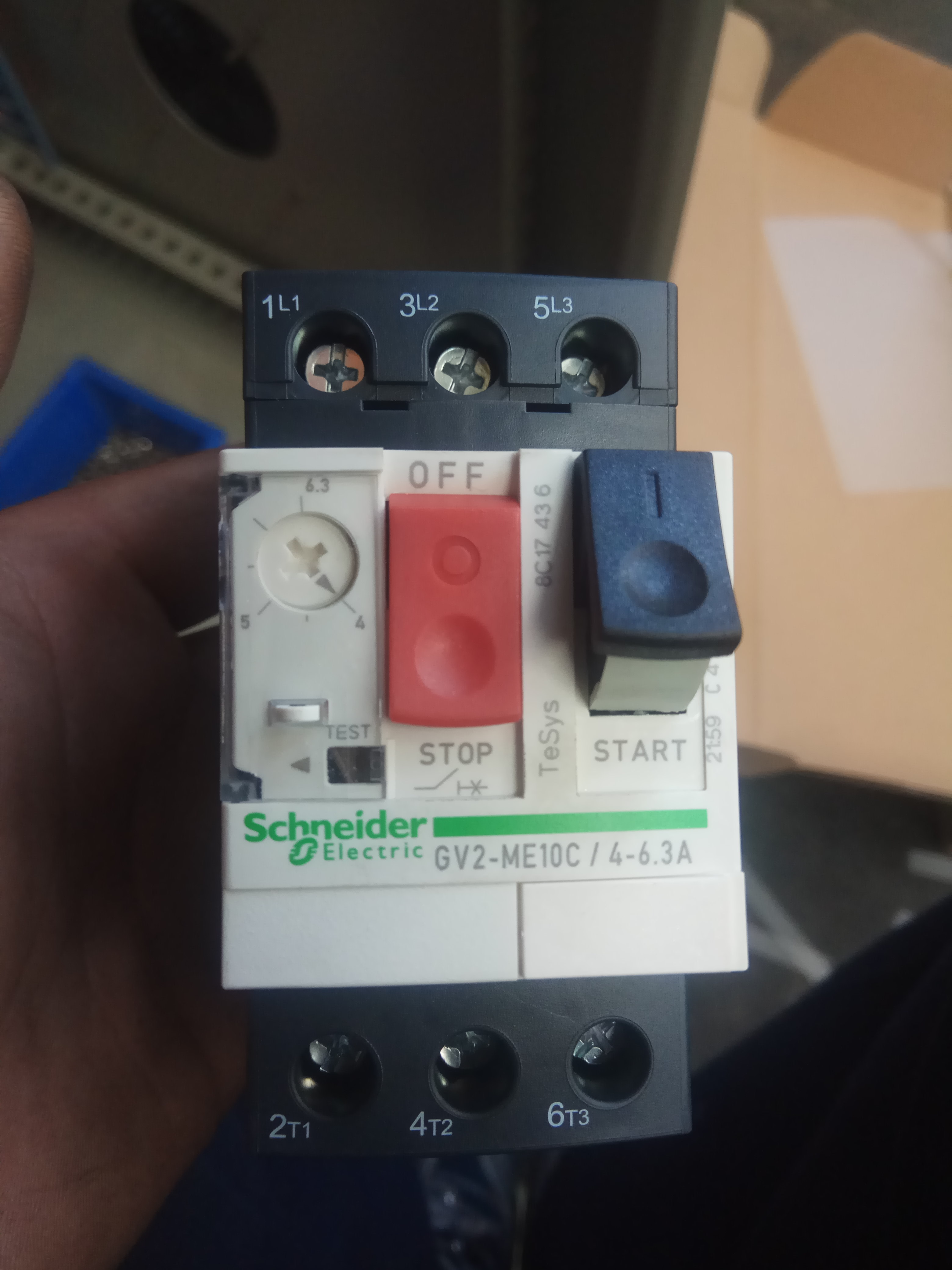 施耐德断路器怎么拆卸,施耐德马达断路器什么材料