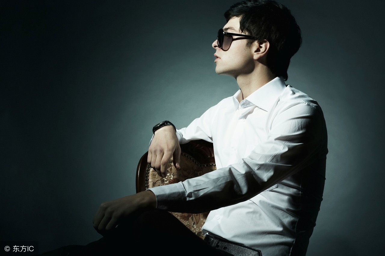 所有未婚少女想要嫁的钻石王老五，却爱上了这样一个土老帽