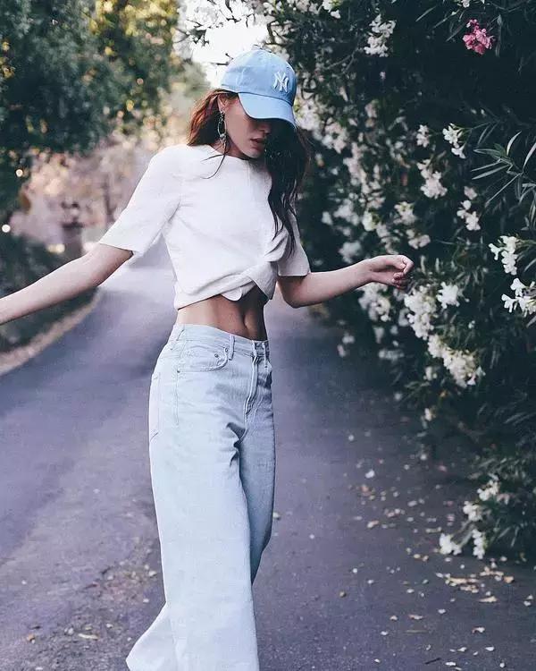 宽松t恤配阔腿裤慵懒,想要腿变长