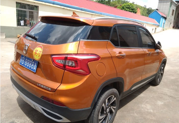 这个车牌可以买你这车5、6辆