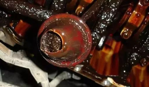 谁在跟你推荐原厂机油，请你敲碎他的头…