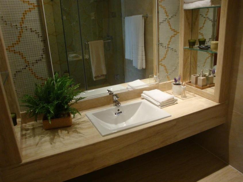 玻璃胶发黑解决办法,水池边玻璃胶里发霉发黑怎么处理