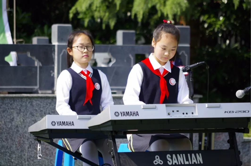 阳光下的成长艺术节,春天里歌唱活动