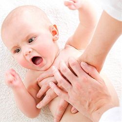 婴儿腹胀推拿手法,婴儿胀气肚脐贴贴哪个位置